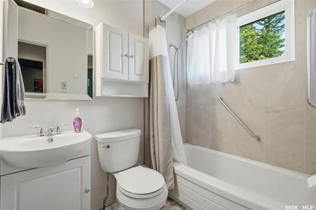 2607 Dufferin Avenue Saskatoon SK S7J 1C7