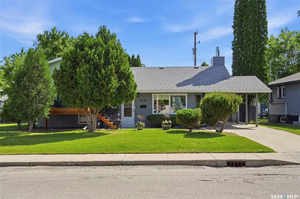 2607 Dufferin Avenue Saskatoon SK S7J 1C7