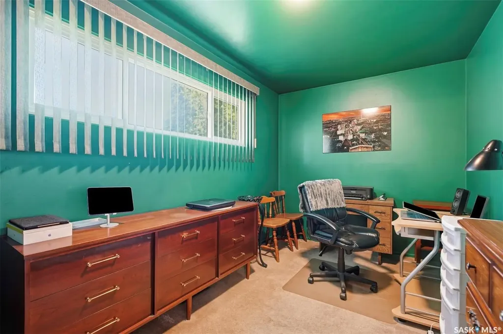 2607 Dufferin Avenue Saskatoon SK S7J 1C7