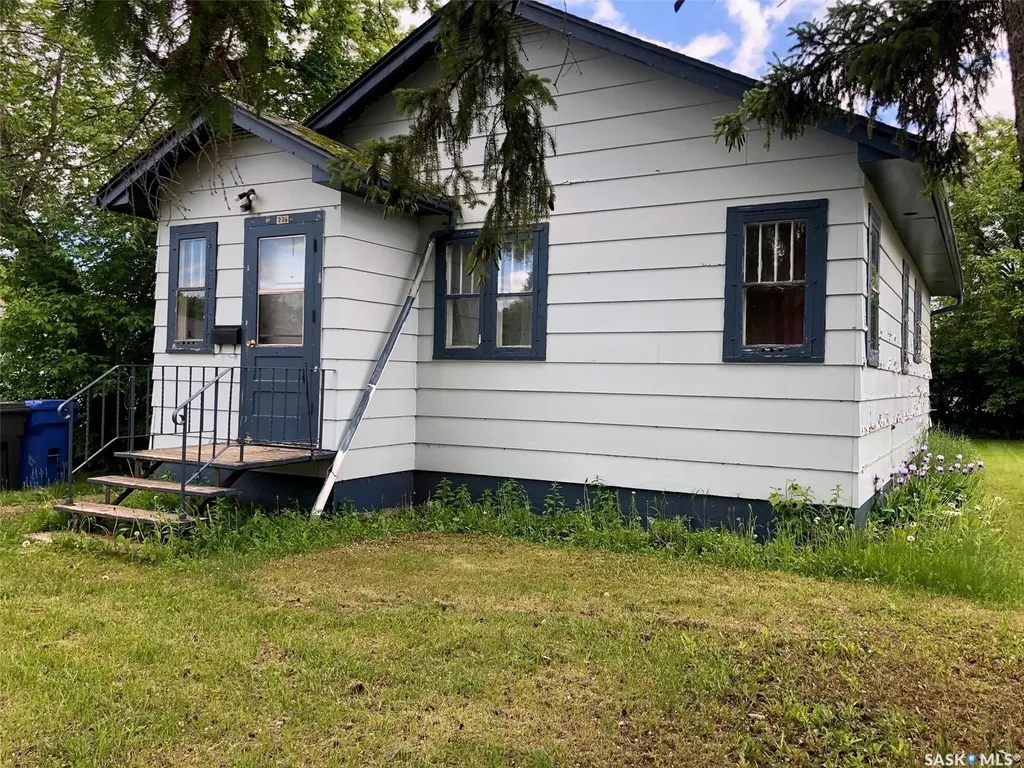 226 4th Avenue W Canora SK S0A 0L0