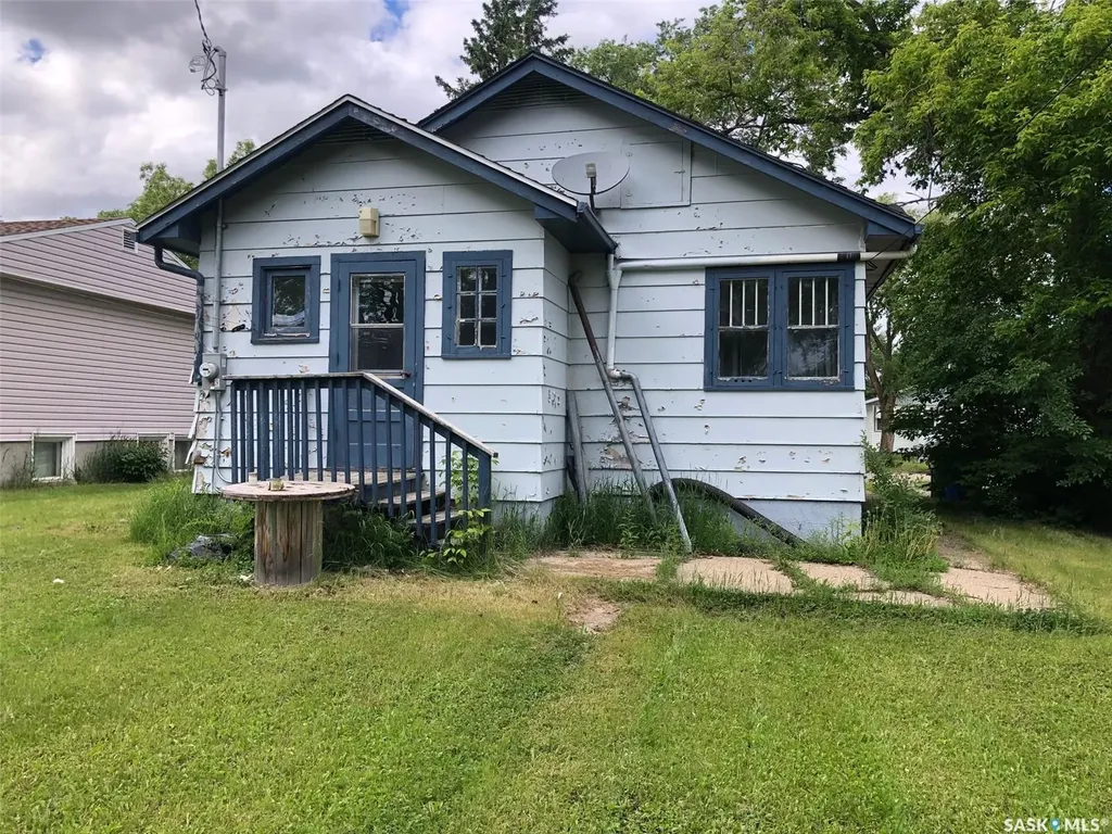 226 4th Avenue W Canora SK S0A 0L0