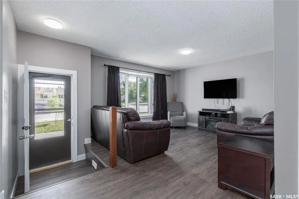 1387 Manitou Crescent Moose Jaw SK S6H 7C5