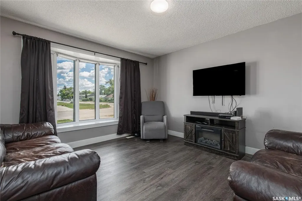 1387 Manitou Crescent Moose Jaw SK S6H 7C5