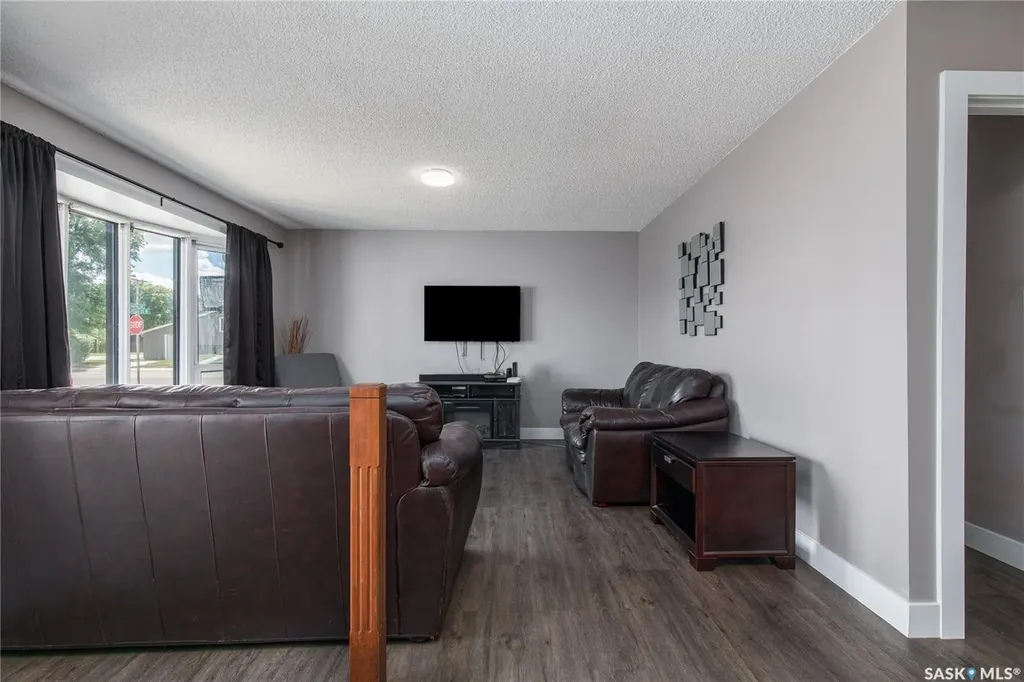 1387 Manitou Crescent Moose Jaw SK S6H 7C5