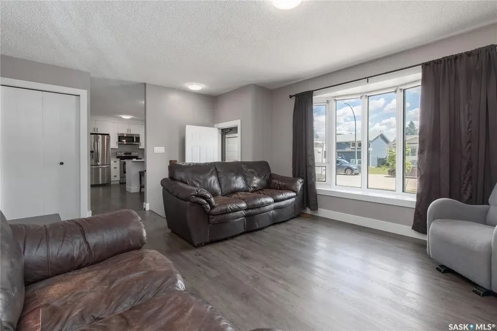 1387 Manitou Crescent Moose Jaw SK S6H 7C5