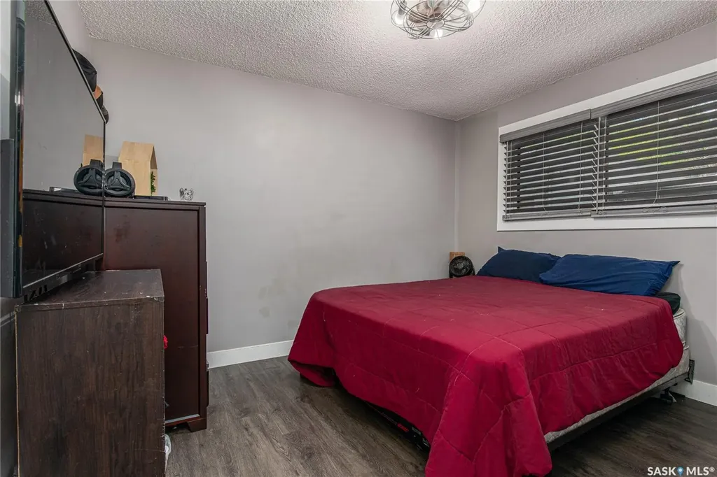 1387 Manitou Crescent Moose Jaw SK S6H 7C5