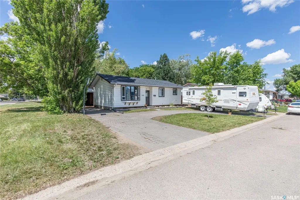 1387 Manitou Crescent Moose Jaw SK S6H 7C5