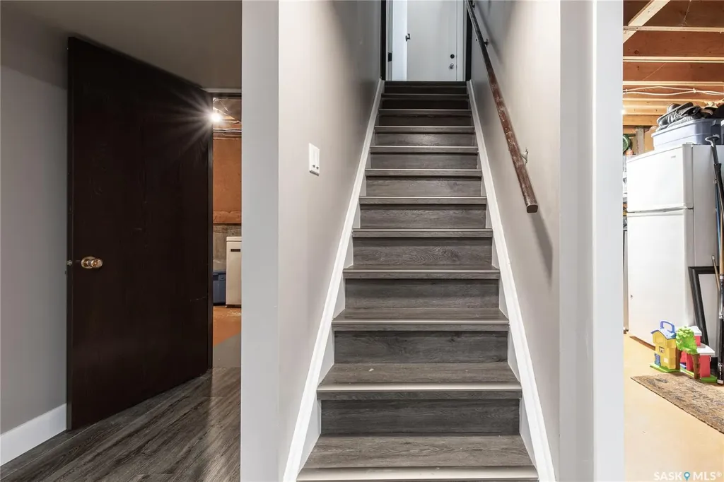 1387 Manitou Crescent Moose Jaw SK S6H 7C5