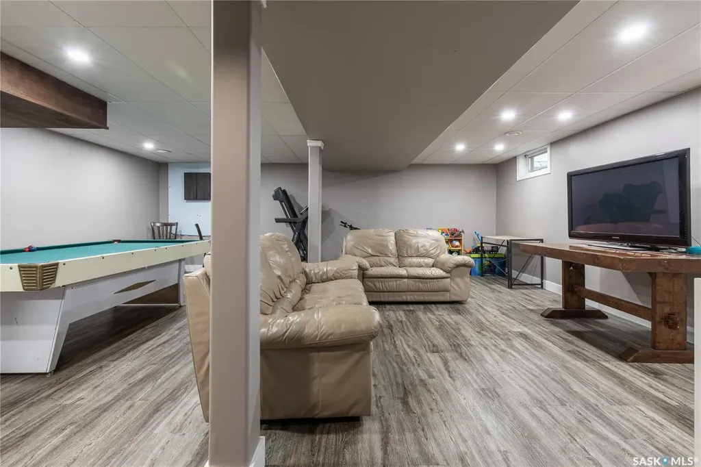 1387 Manitou Crescent Moose Jaw SK S6H 7C5