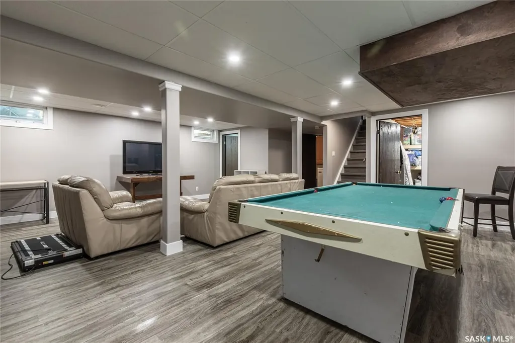 1387 Manitou Crescent Moose Jaw SK S6H 7C5