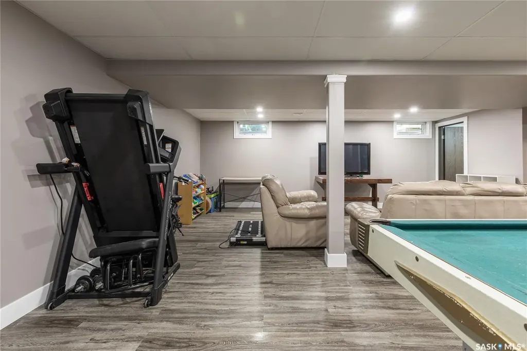 1387 Manitou Crescent Moose Jaw SK S6H 7C5