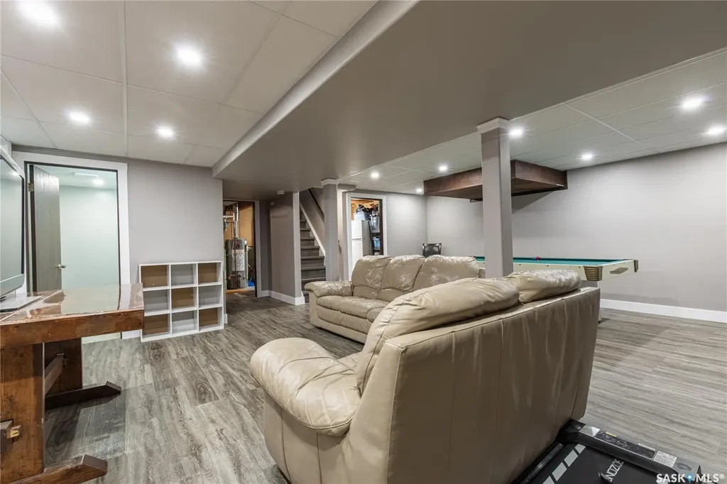 1387 Manitou Crescent Moose Jaw SK S6H 7C5