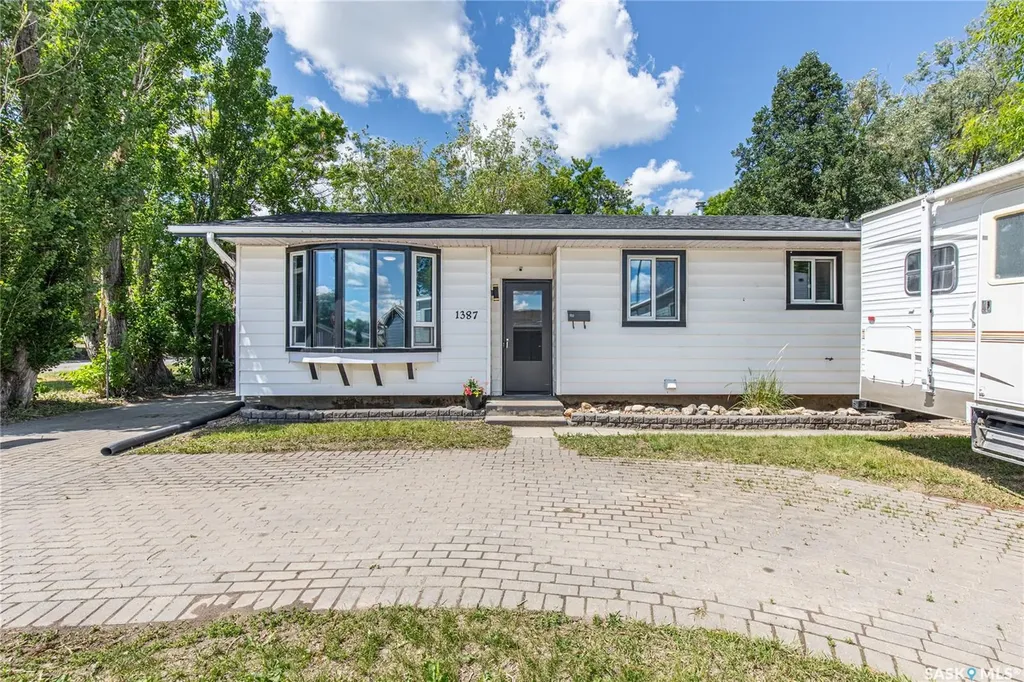 1387 Manitou Crescent Moose Jaw SK S6H 7C5