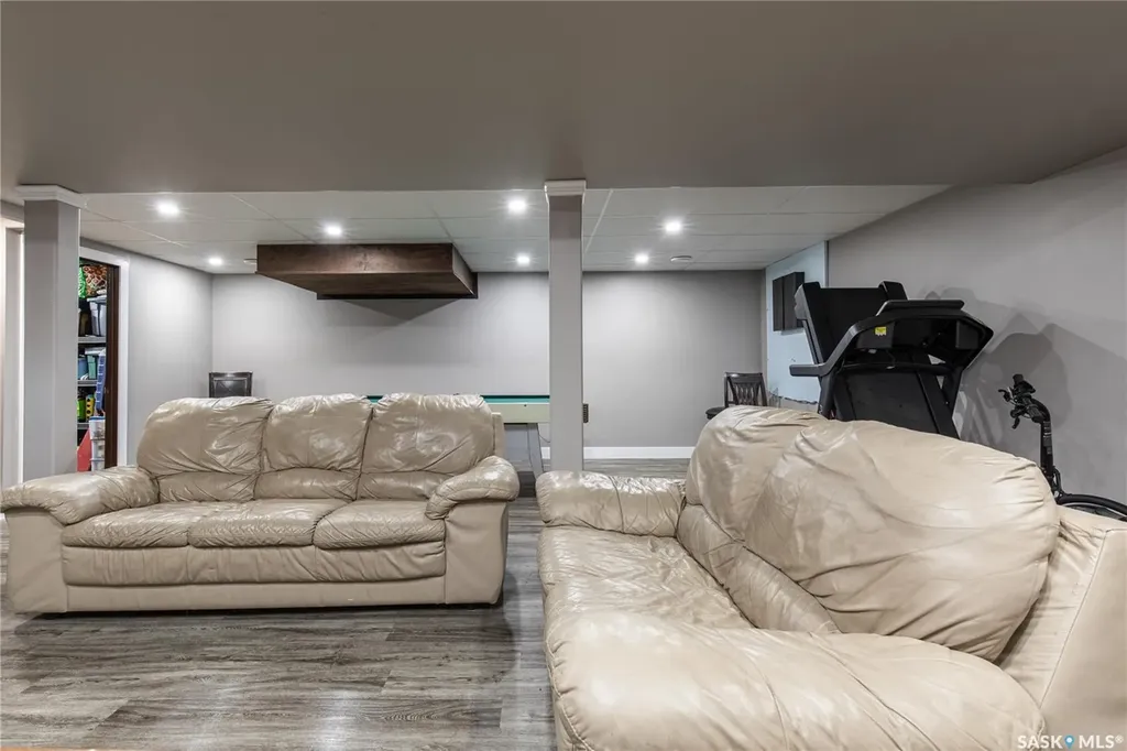 1387 Manitou Crescent Moose Jaw SK S6H 7C5