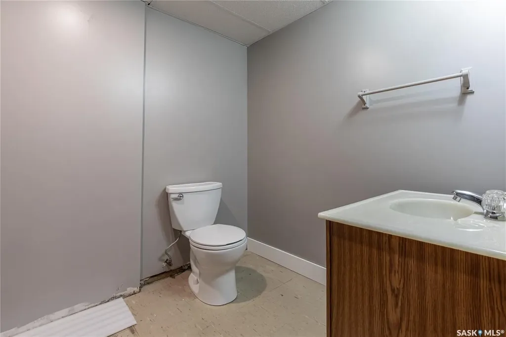 1387 Manitou Crescent Moose Jaw SK S6H 7C5