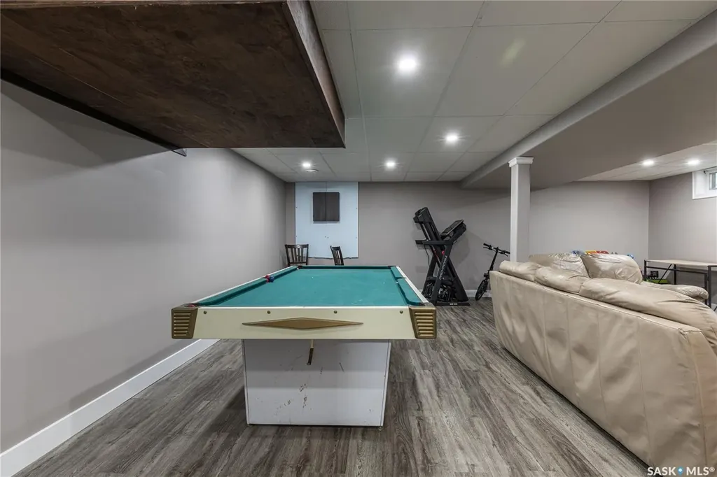 1387 Manitou Crescent Moose Jaw SK S6H 7C5