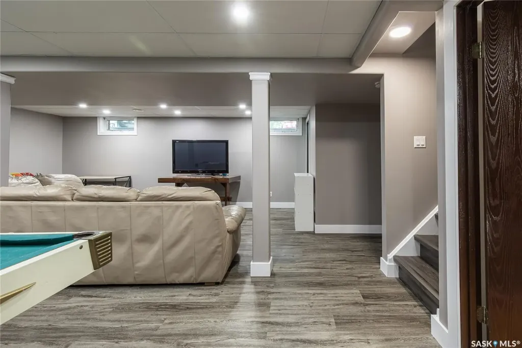 1387 Manitou Crescent Moose Jaw SK S6H 7C5