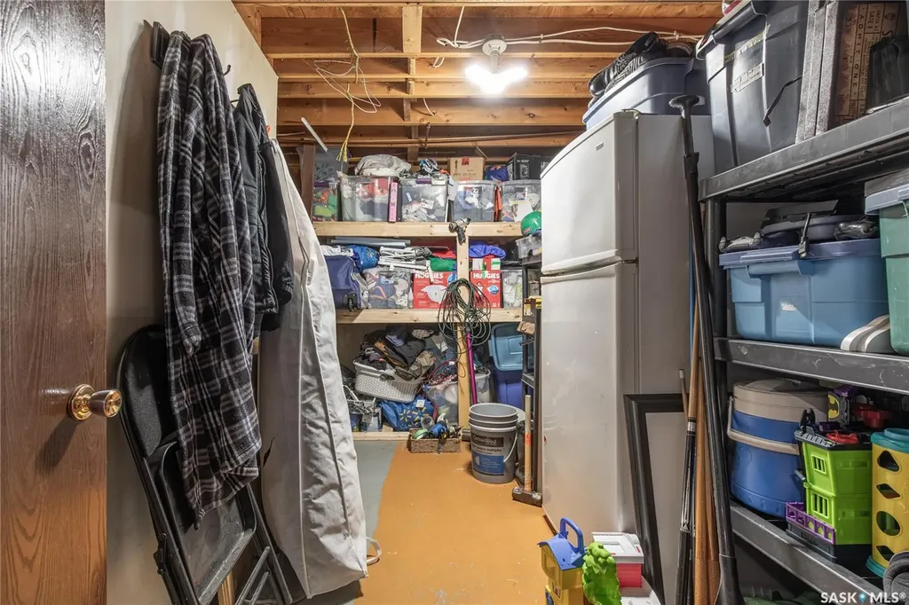 1387 Manitou Crescent Moose Jaw SK S6H 7C5