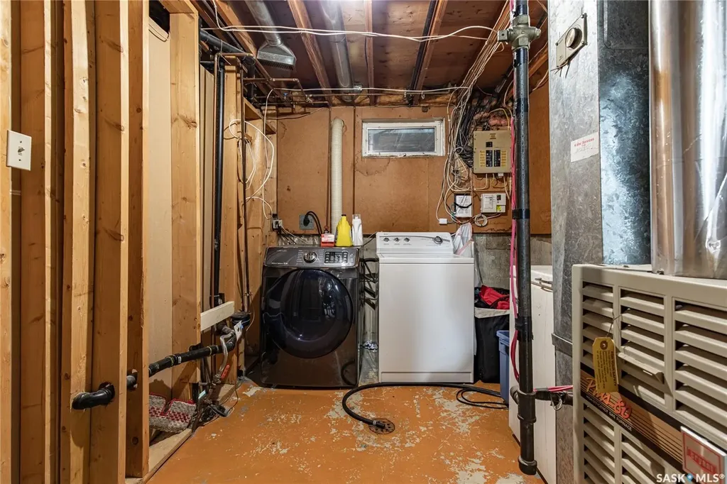 1387 Manitou Crescent Moose Jaw SK S6H 7C5