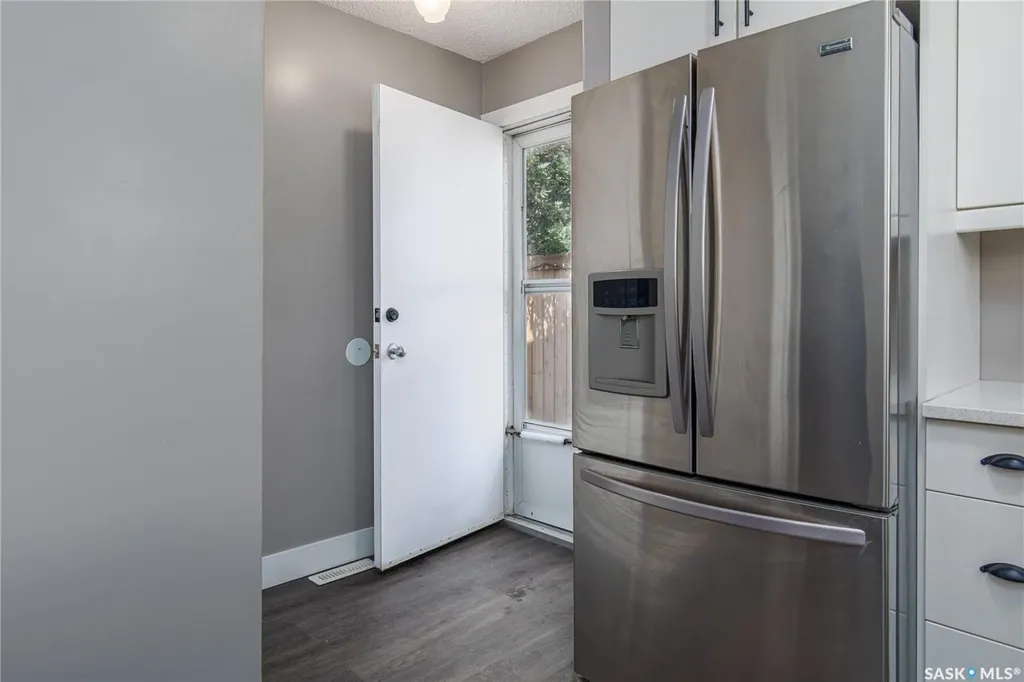 1387 Manitou Crescent Moose Jaw SK S6H 7C5