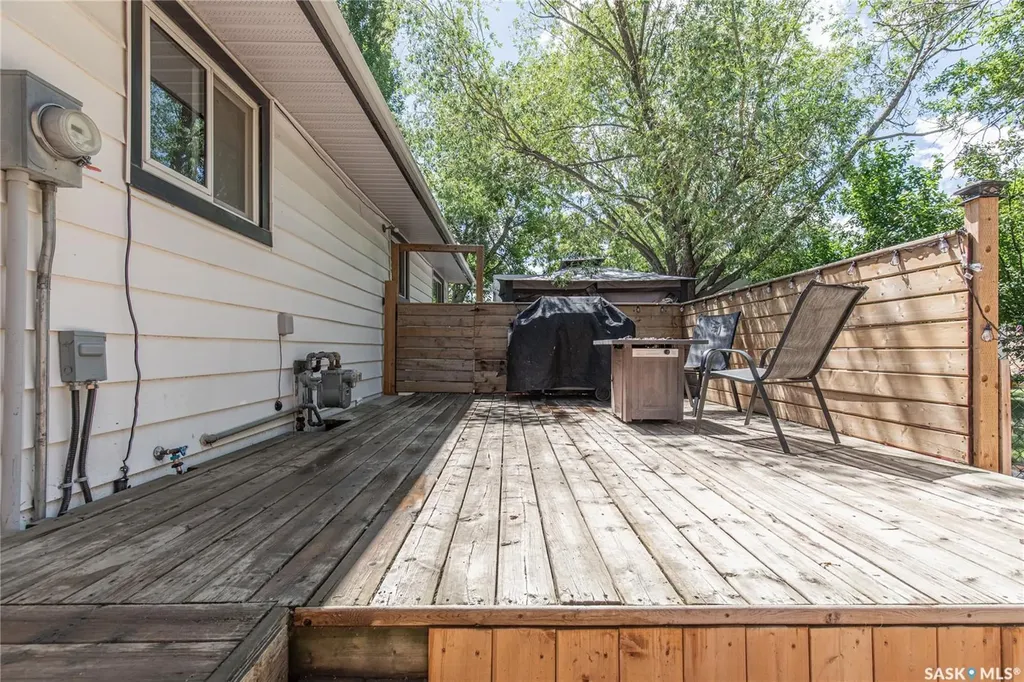 1387 Manitou Crescent Moose Jaw SK S6H 7C5