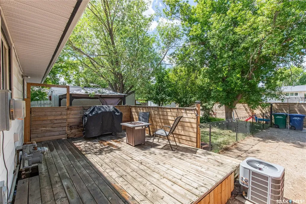 1387 Manitou Crescent Moose Jaw SK S6H 7C5