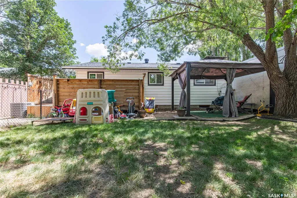 1387 Manitou Crescent Moose Jaw SK S6H 7C5