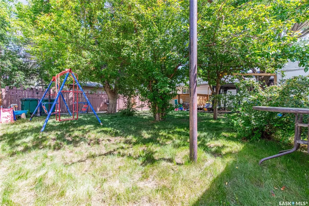 1387 Manitou Crescent Moose Jaw SK S6H 7C5