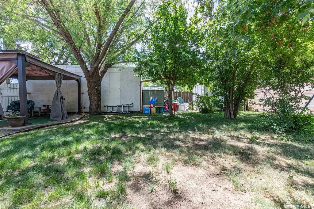 1387 Manitou Crescent Moose Jaw SK S6H 7C5