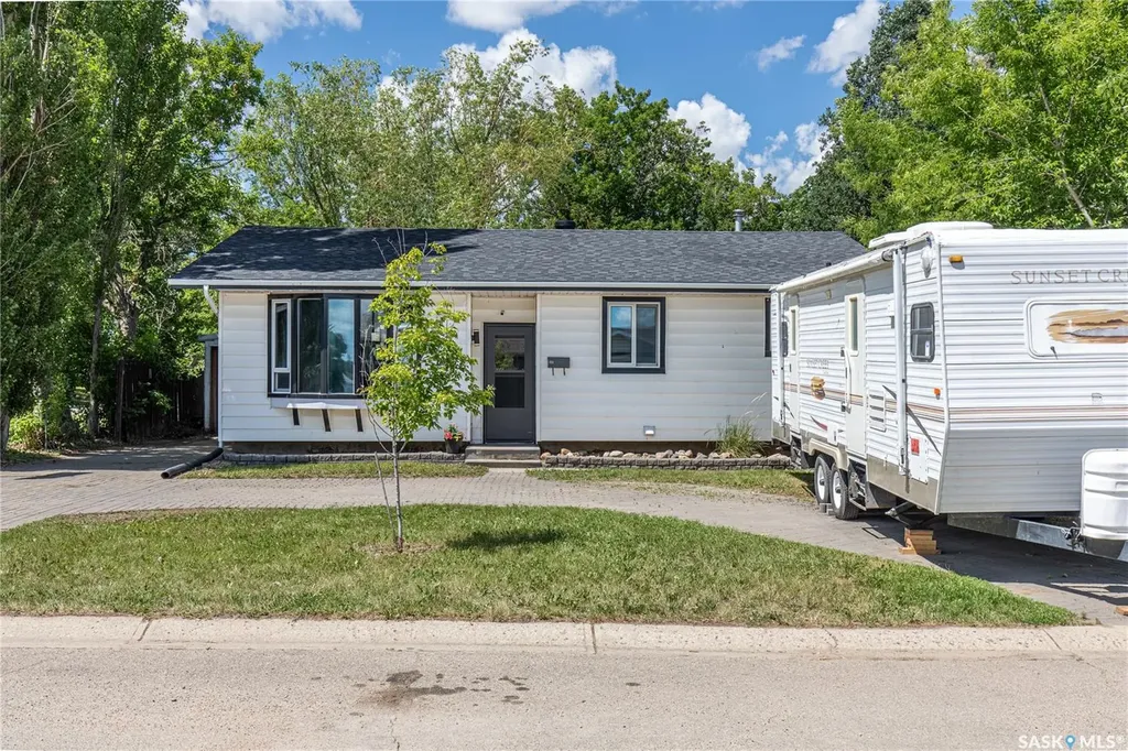 1387 Manitou Crescent Moose Jaw SK S6H 7C5