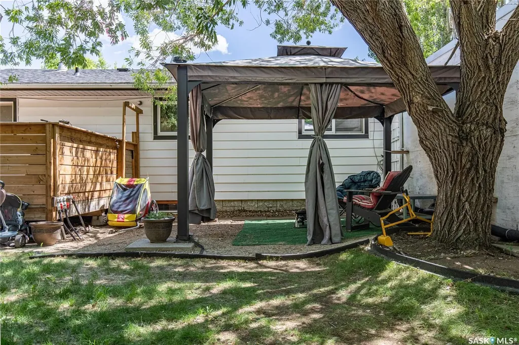 1387 Manitou Crescent Moose Jaw SK S6H 7C5