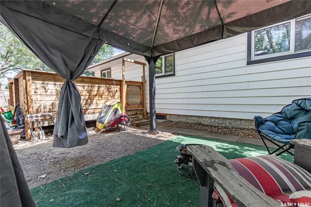 1387 Manitou Crescent Moose Jaw SK S6H 7C5