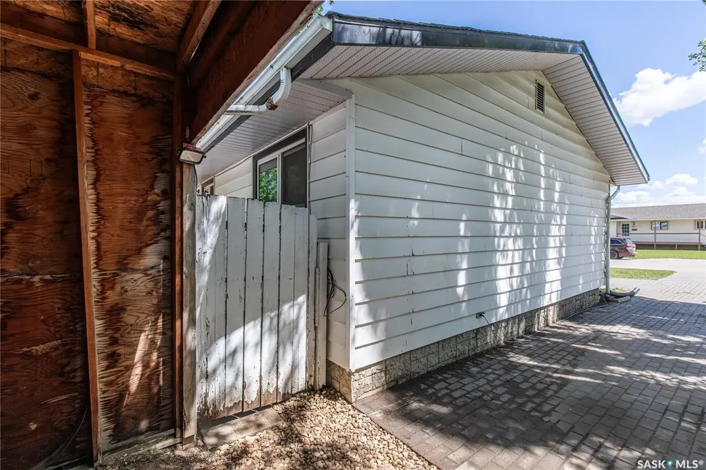 1387 Manitou Crescent Moose Jaw SK S6H 7C5
