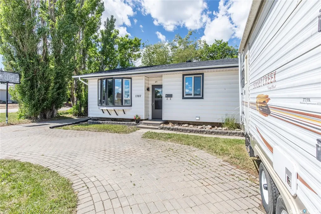 1387 Manitou Crescent Moose Jaw SK S6H 7C5