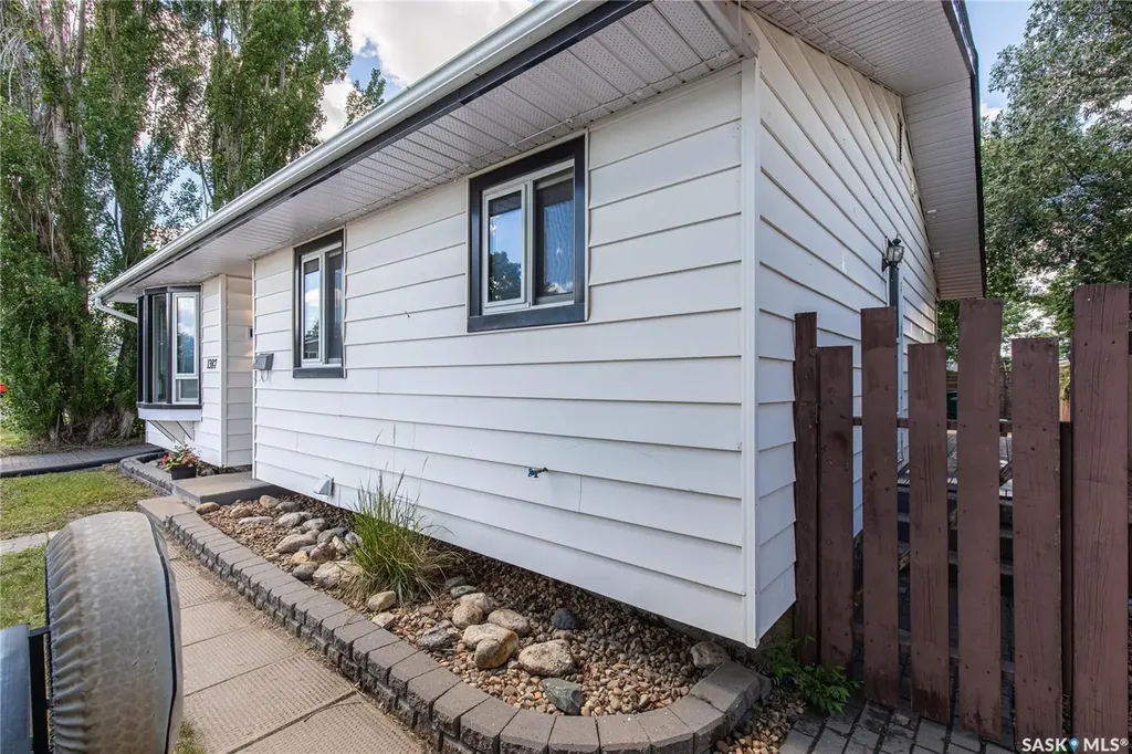 1387 Manitou Crescent Moose Jaw SK S6H 7C5