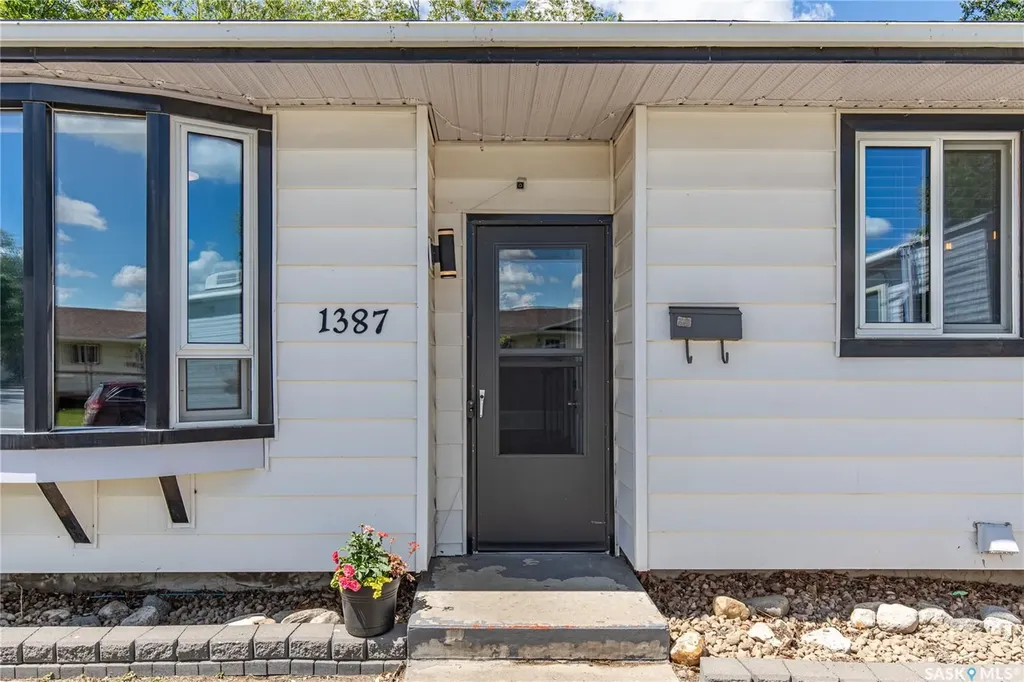 1387 Manitou Crescent Moose Jaw SK S6H 7C5