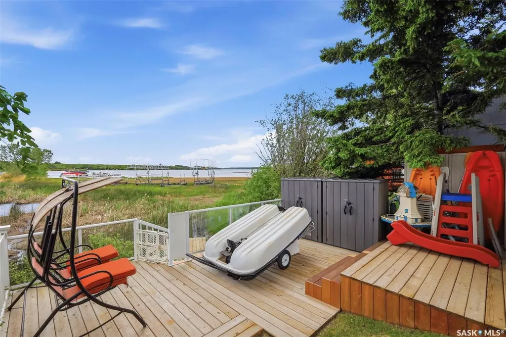 71 Poplar Beach Wakaw Lake SK S0K 4P0