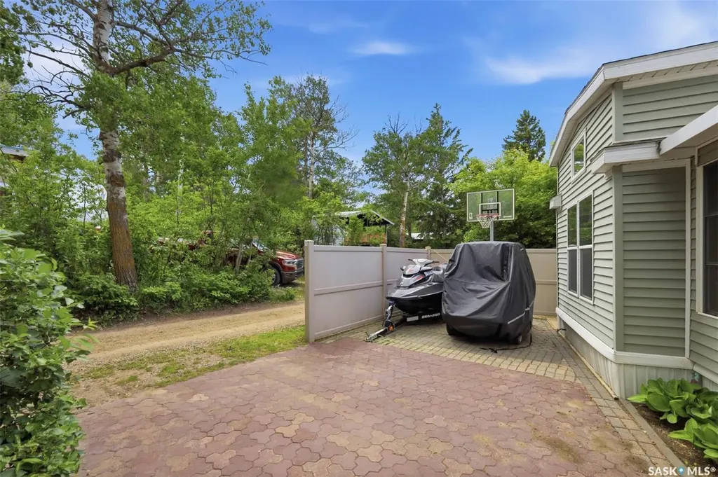 71 Poplar Beach Wakaw Lake SK S0K 4P0