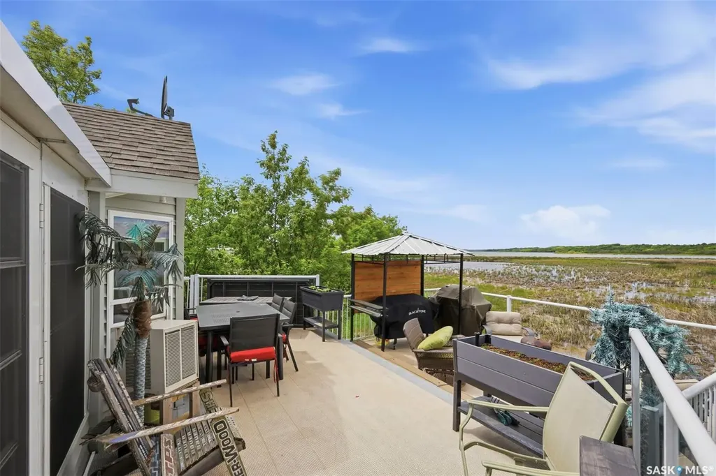 71 Poplar Beach Wakaw Lake SK S0K 4P0