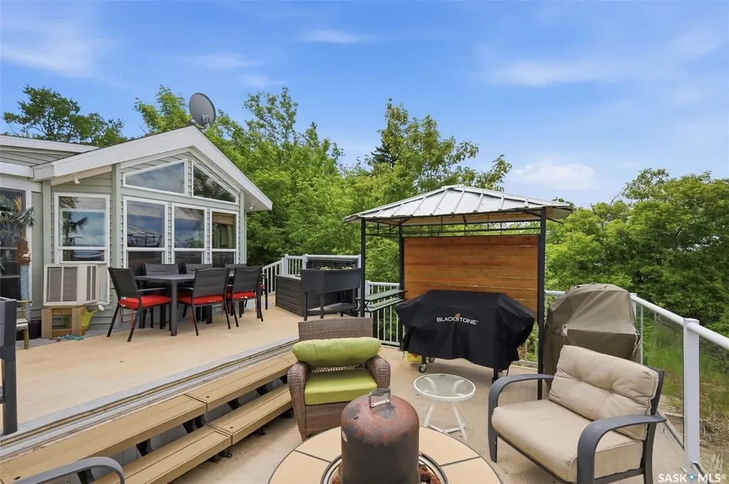 71 Poplar Beach Wakaw Lake SK S0K 4P0