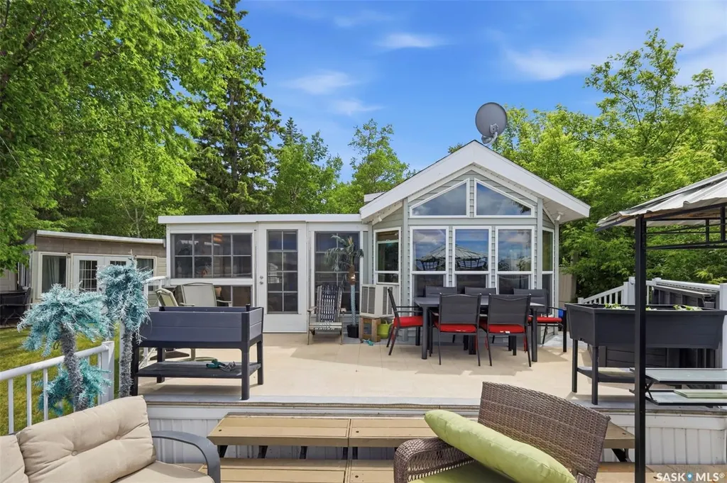 71 Poplar Beach Wakaw Lake SK S0K 4P0