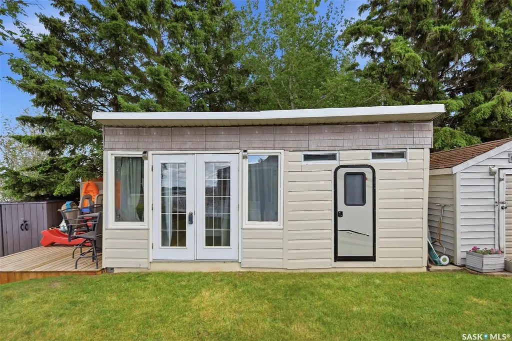 71 Poplar Beach Wakaw Lake SK S0K 4P0