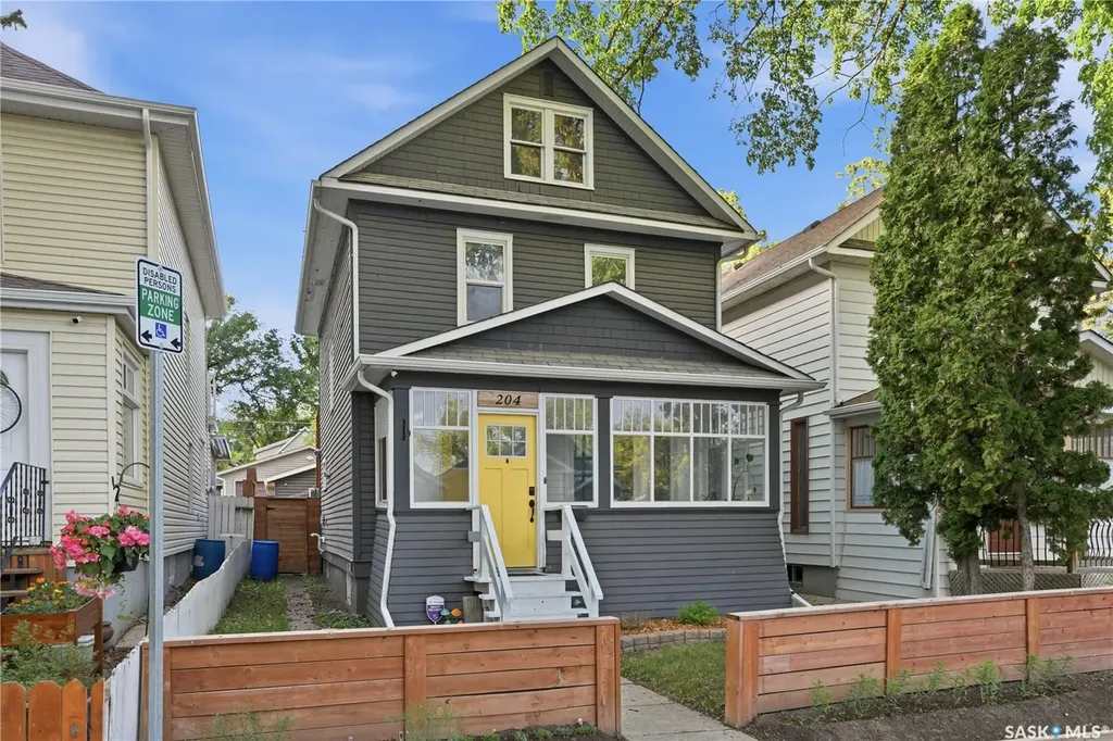 204 26th Street W Saskatoon SK S7L 0H6