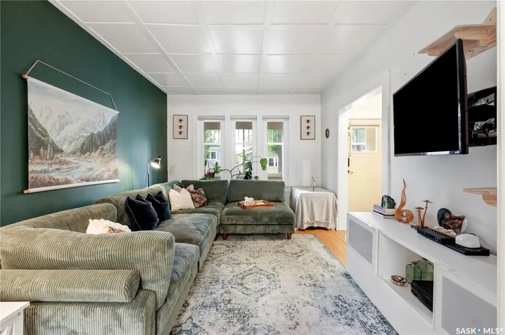 204 26th Street W Saskatoon SK S7L 0H6