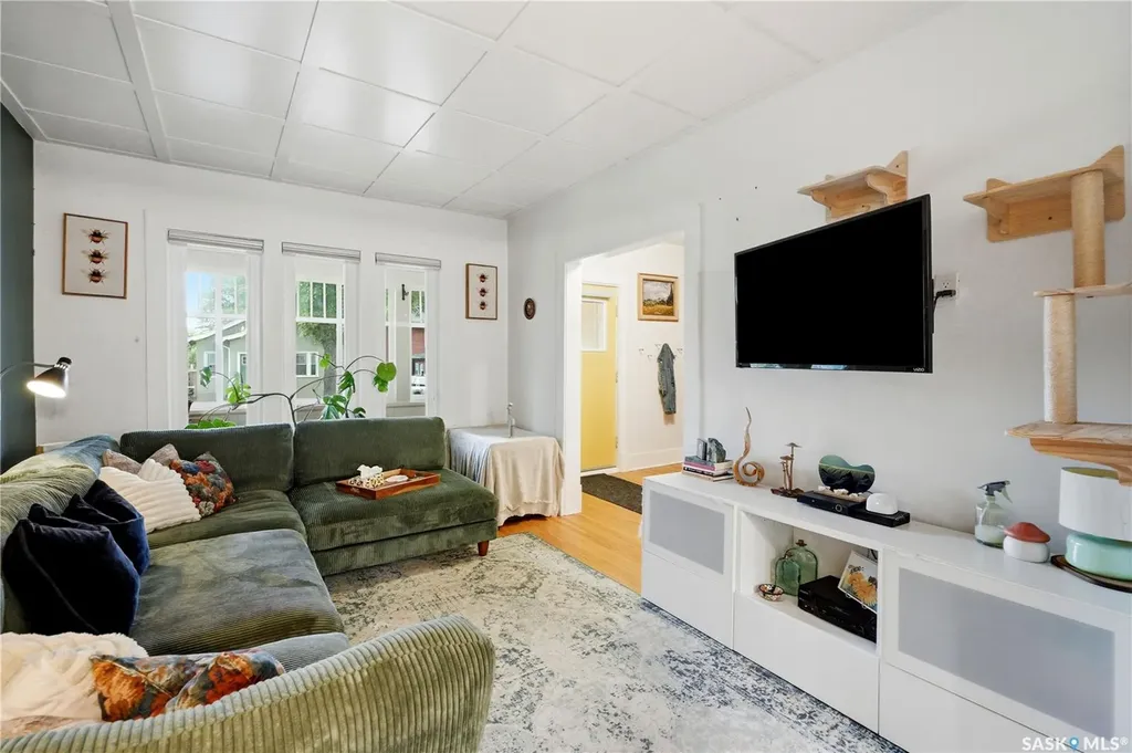 204 26th Street W Saskatoon SK S7L 0H6