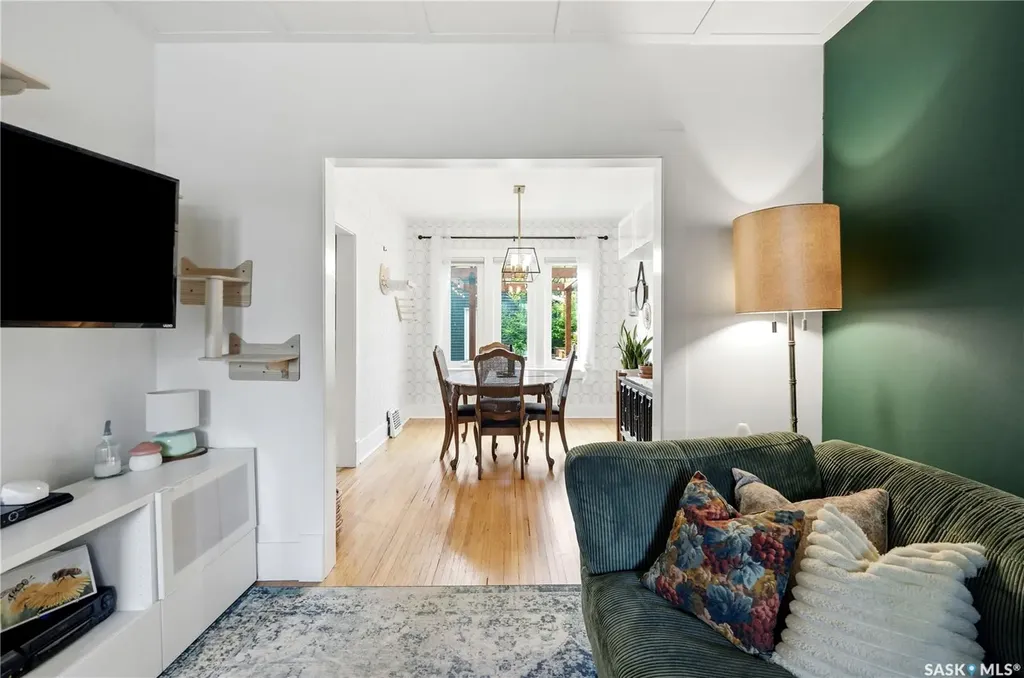 204 26th Street W Saskatoon SK S7L 0H6