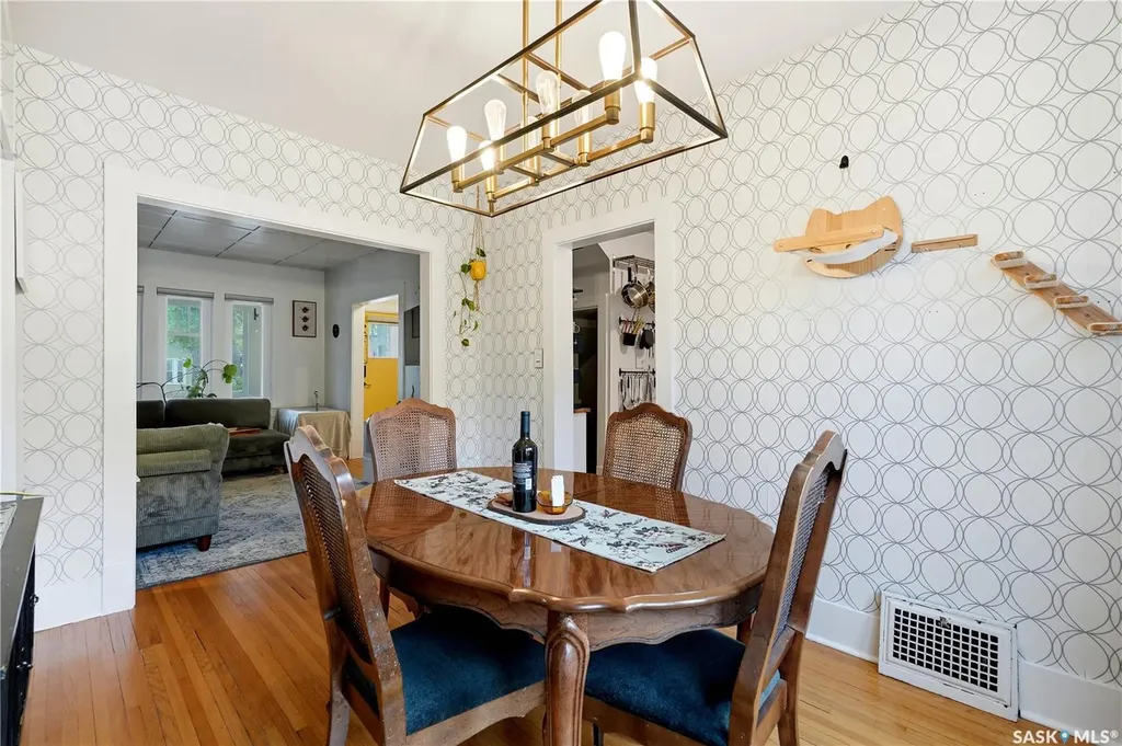 204 26th Street W Saskatoon SK S7L 0H6