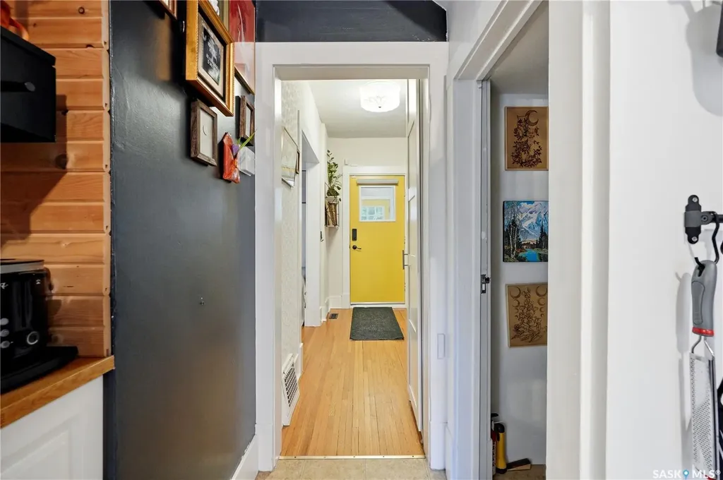 204 26th Street W Saskatoon SK S7L 0H6