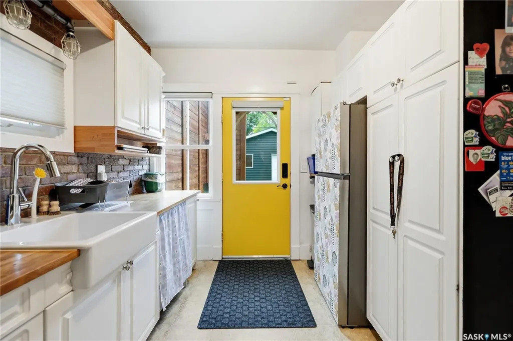 204 26th Street W Saskatoon SK S7L 0H6
