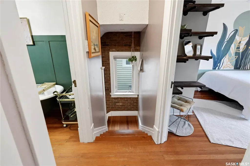204 26th Street W Saskatoon SK S7L 0H6